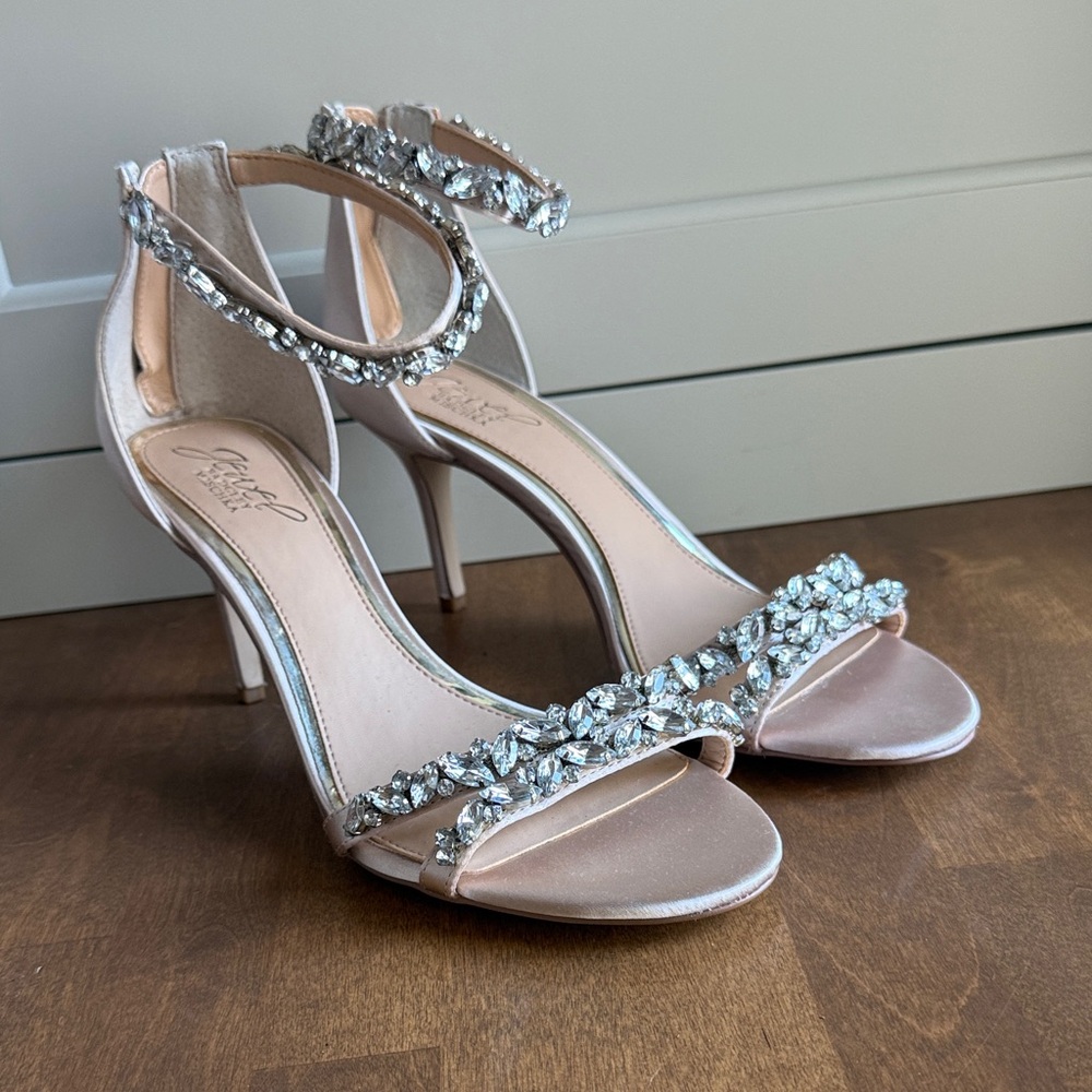 Jewel Badgley Mischka Caroline JW2072 Crystal-Embellished Blush/ Nude Heels